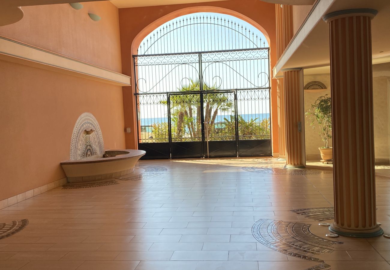 Appartement à Menton - L'Admiral Plaza avec une magnifique vue mer