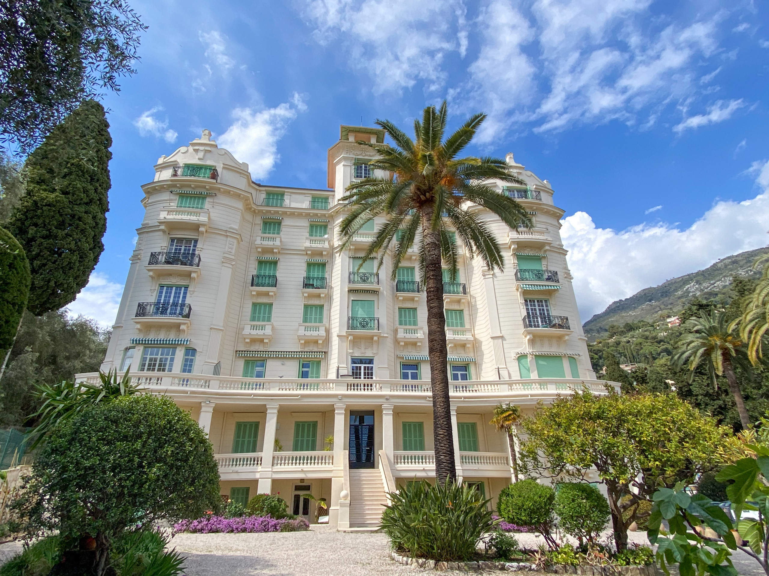 Appartements Menton - Appartement Élégant Avec Terrasse Spacieuse Au ...