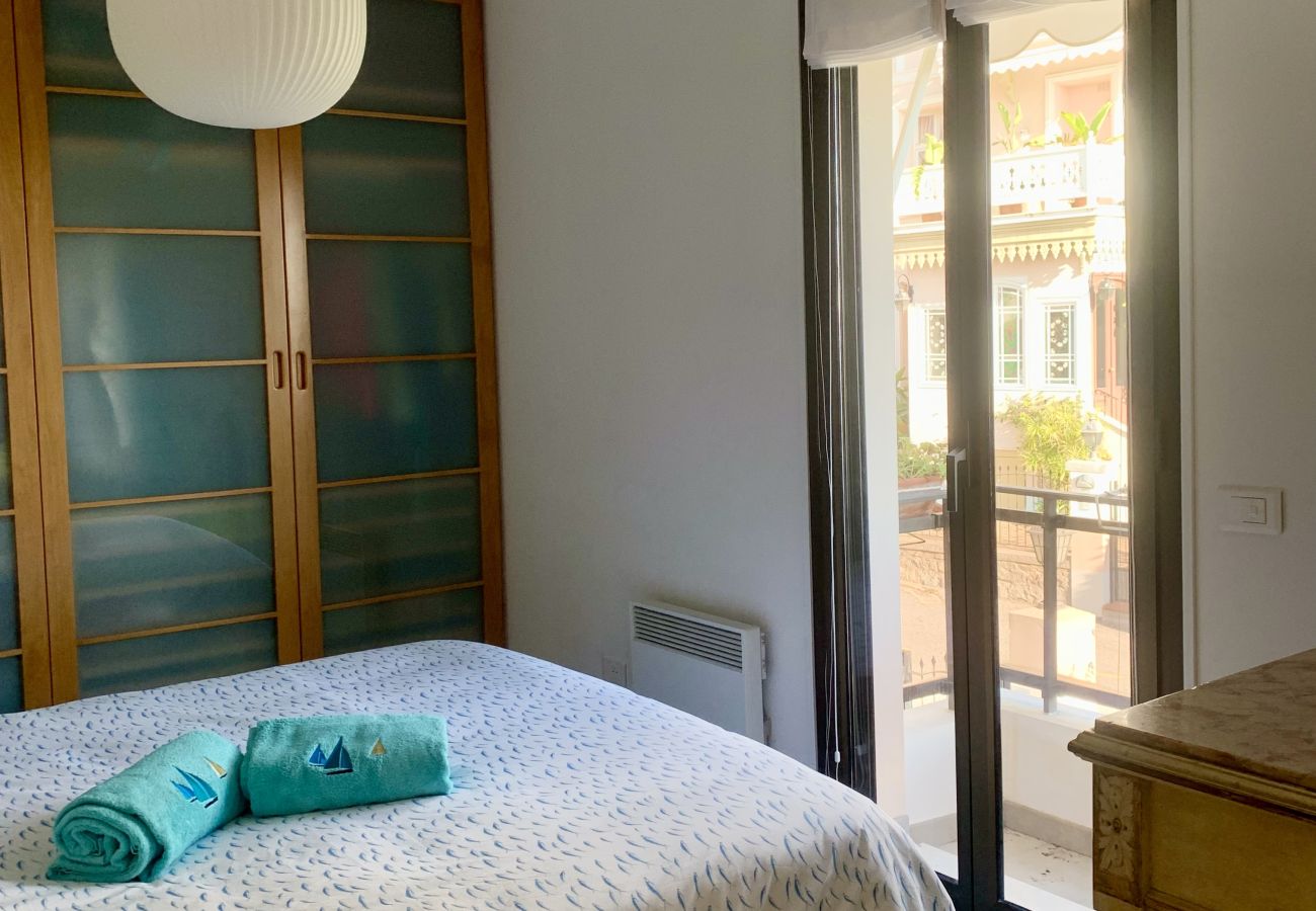 Appartement à Menton - Confortable T2 avec vue mer, quartier de standing